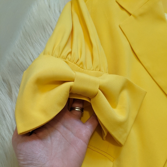 Sara Berman bright yellow bow sleeve blazer. - Picture 10 of 11